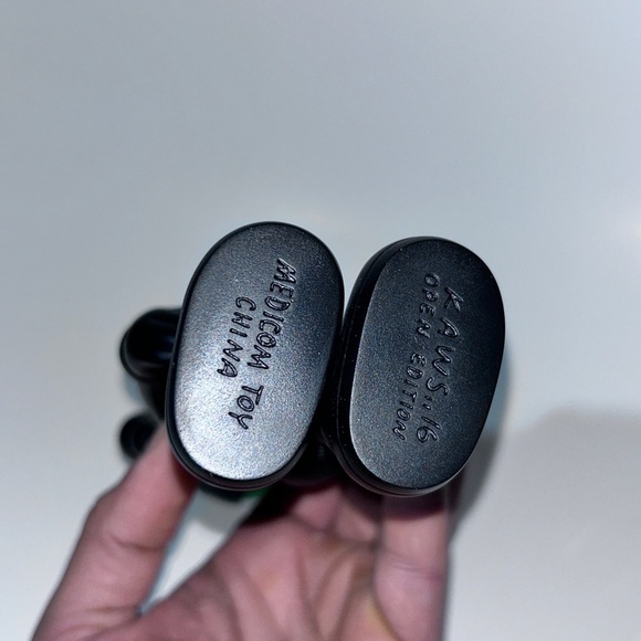 Kaws (Original Fake) - Picture 8 of 8